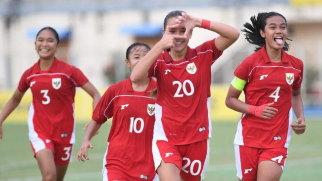 Selebrasi Katarina Stalin usai cetak gol lawan Makau. [X]